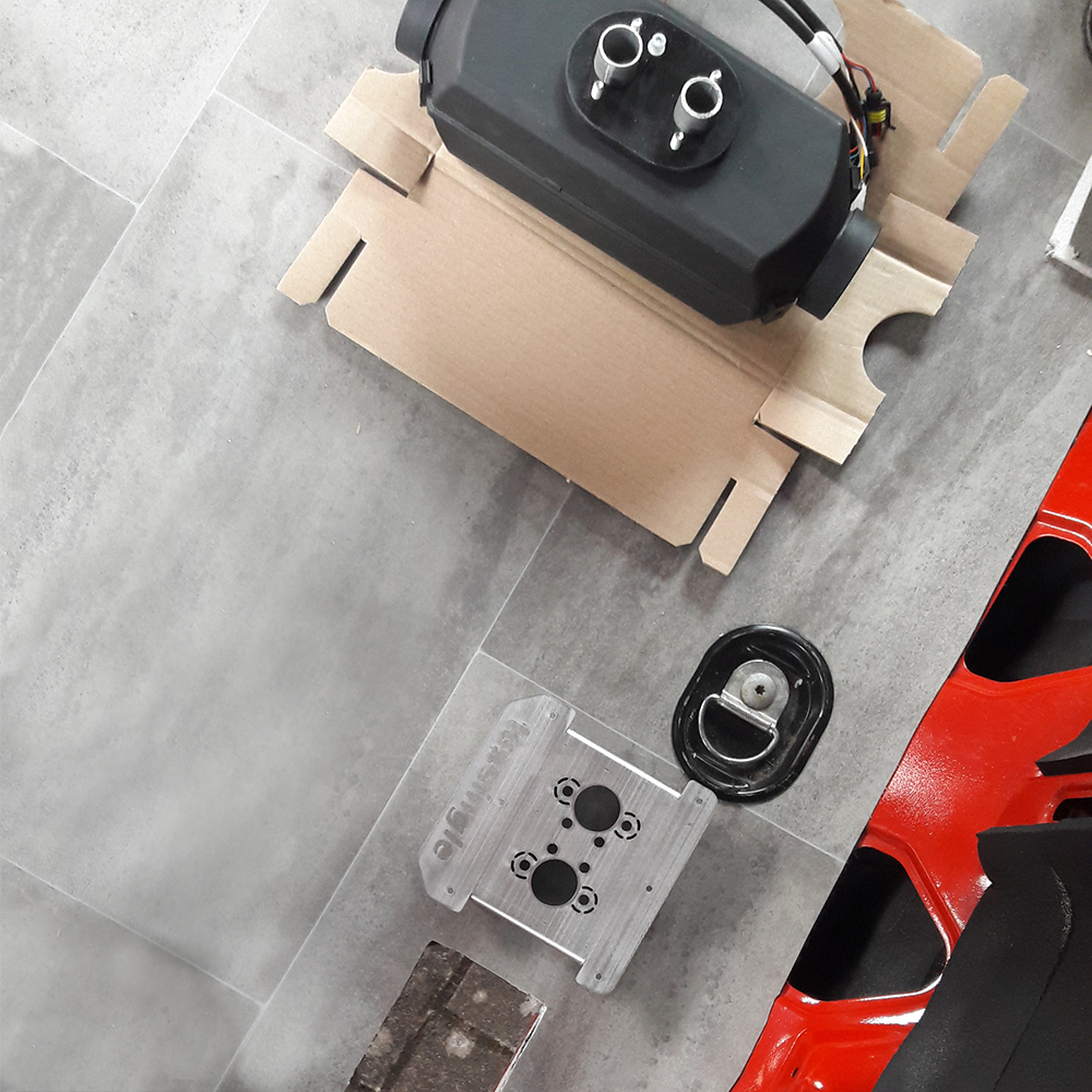 Die Heizung kurz vor dem Einbau, neben dem Loch im Fahrzeugboden